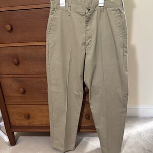 Men’s Tan Chinos with Classic Straight-Leg Cut